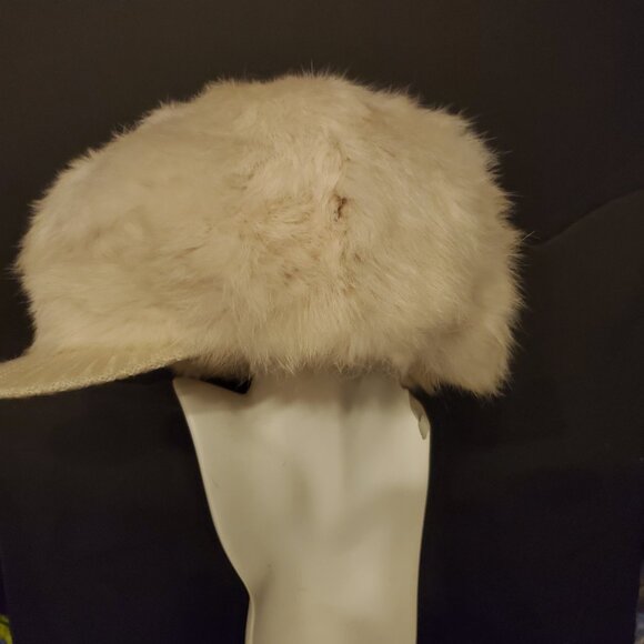 WILSON\'S  100% RABBIT FUR WHITE CAP (Size Large)